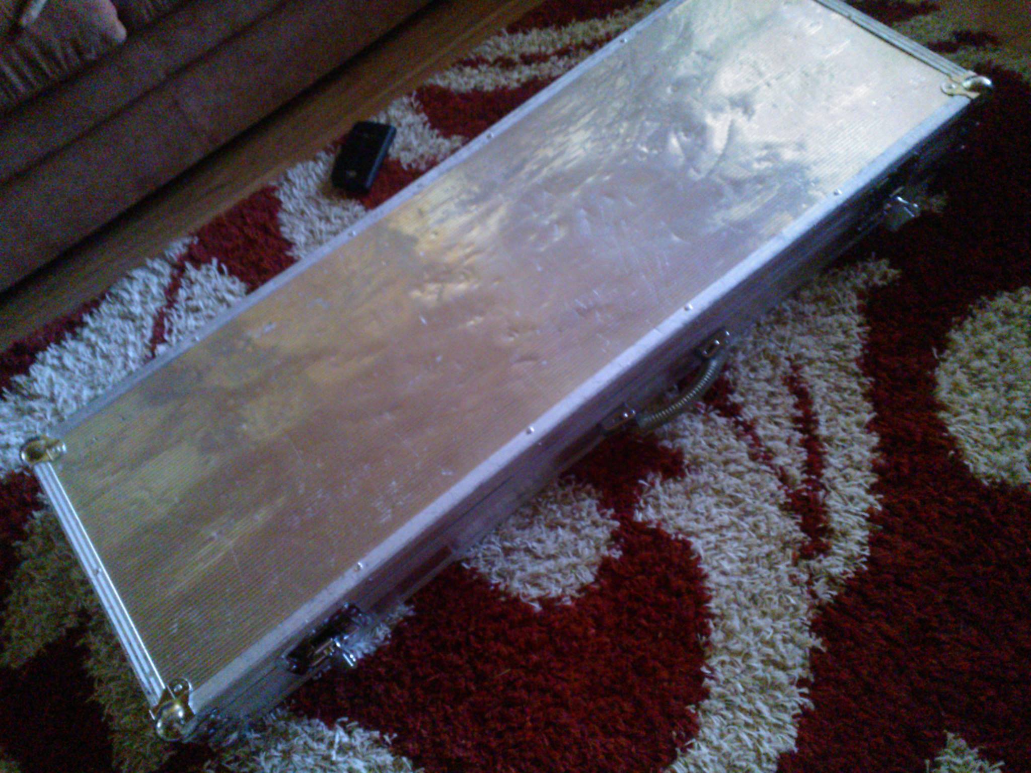 Bassokitaran kotelo. 30€ / TARJOA!